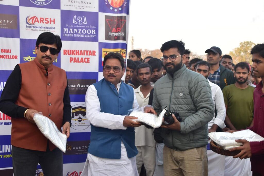 क्रिकेट टूर्नामेंट से गाँव और शहर के खिलाड़ियों को नया मंच